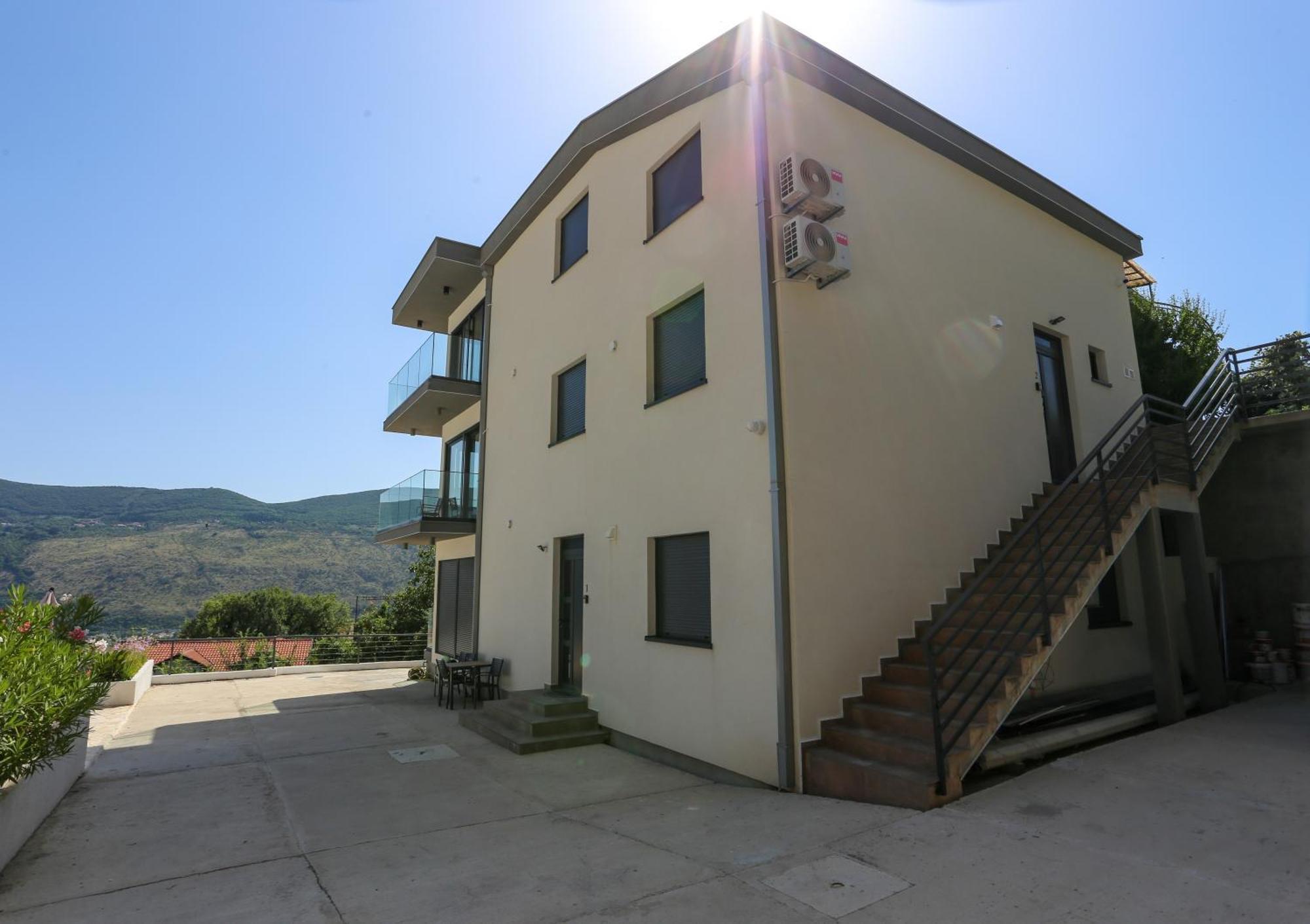 Magnolija Apartmani Igalo Exterior photo
